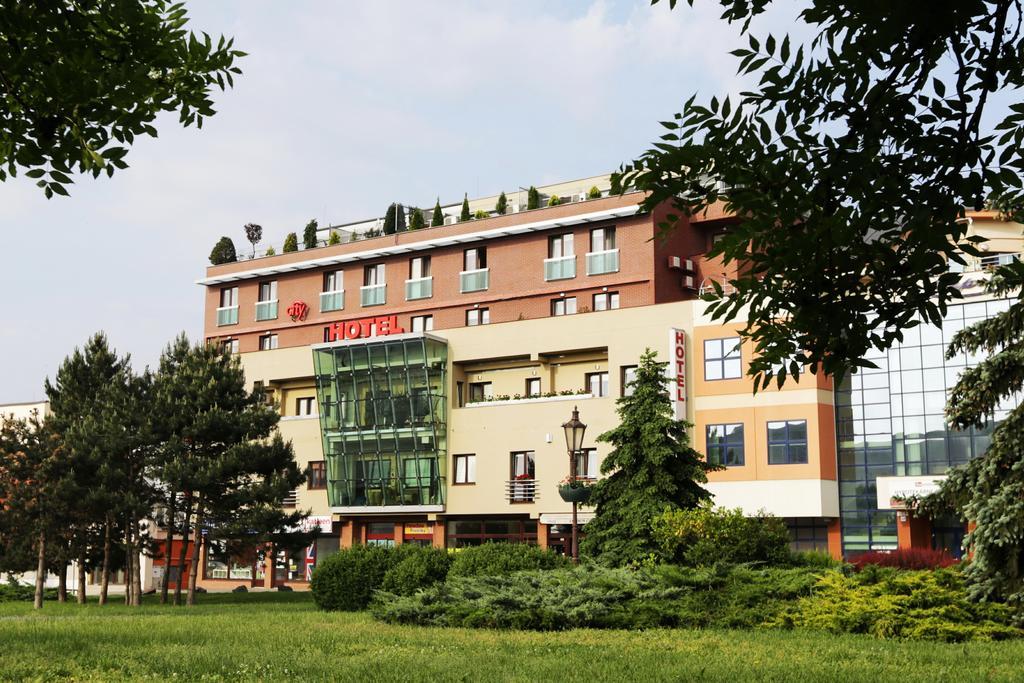 City Hotel Nitra With Free Parking Экстерьер фото