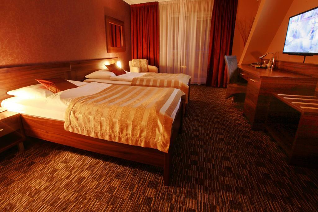 City Hotel Nitra With Free Parking Номер фото